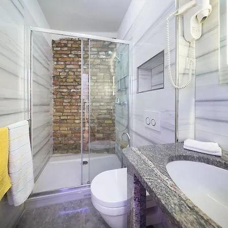 Riva Rooms Split Room photo