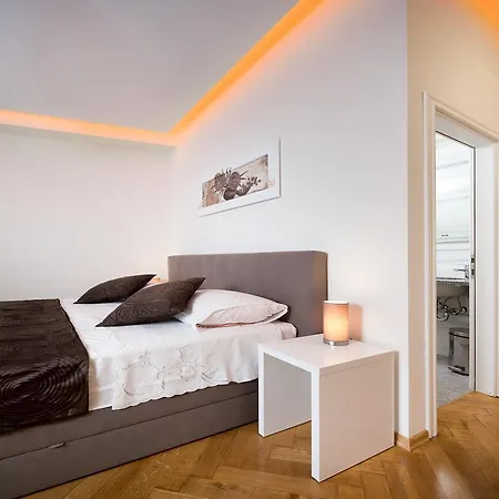 Riva Rooms Split Room photo