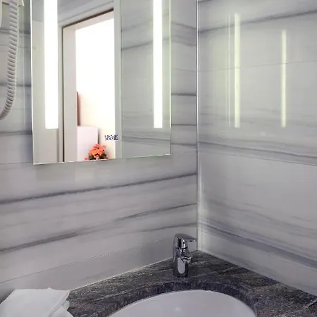 Riva Rooms Split Room photo